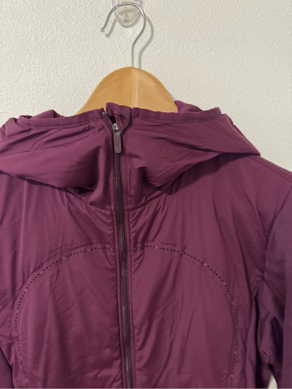 Lululemon Run For Cold Pullover Plum 1/2 Zip Thumbholes Reflective Running-10 - Picture 4 of 12